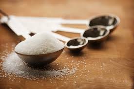 روش های کم کردن نمک غذا و حذف نمکدان از سفره تحقیق کنید